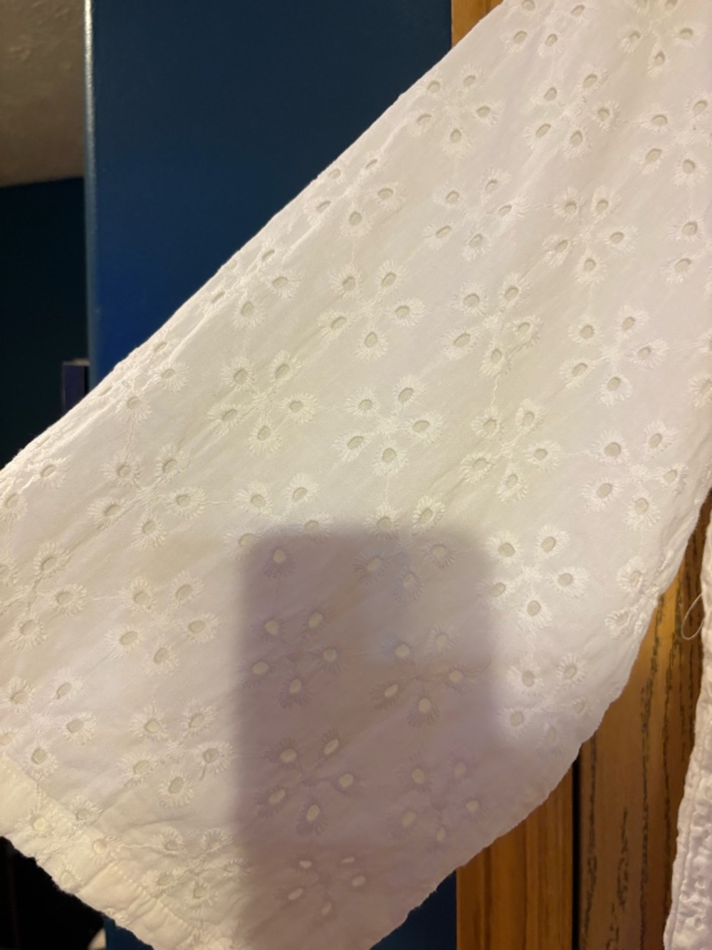 Darling White Eyelet Embroidered Robe NWOT - Picture 2 of 6